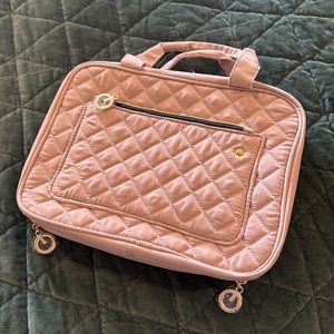 NEW Travel quilted toiletry bag 🌸